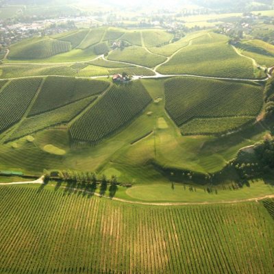 Srečanje seniork na Zlatem Griču v maju